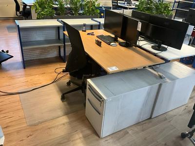 Overview picture of Office desk setup